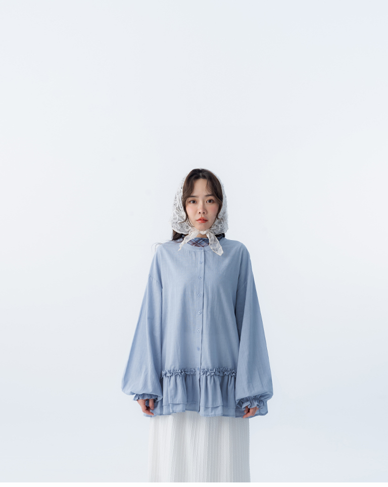 フリル裾ラウンドネックシャツ 2色展開