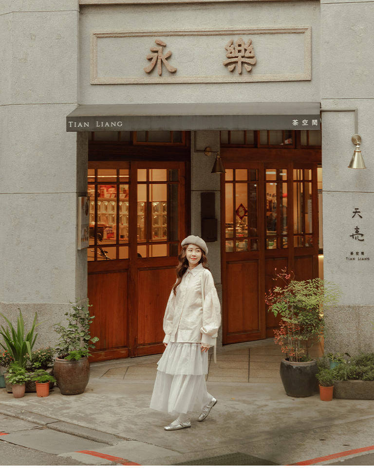 春1尚未收到---ギャザースリーブシアーシャツ 3色展開