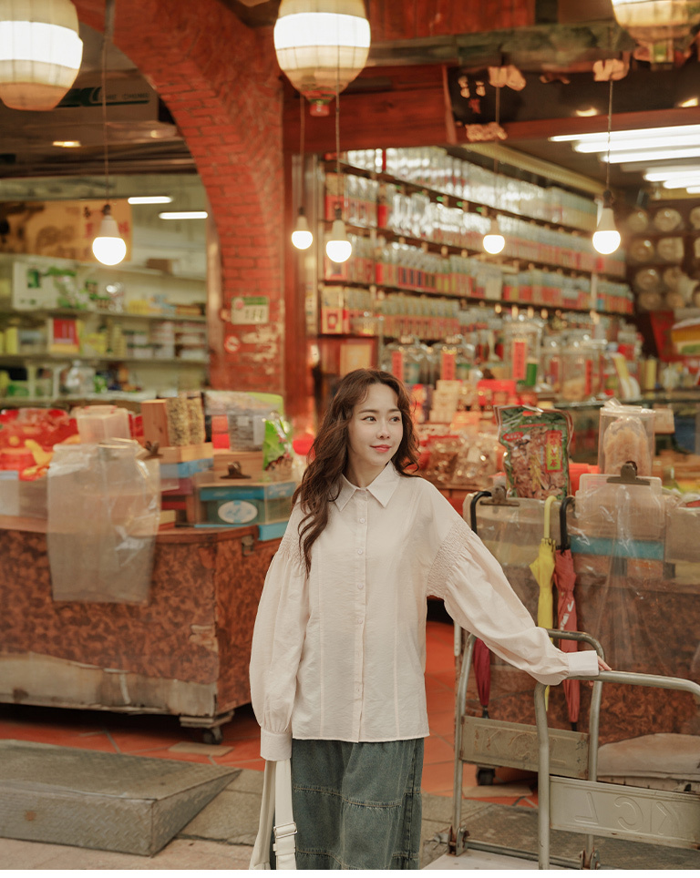 春1尚未收到---ギャザースリーブシアーシャツ 3色展開