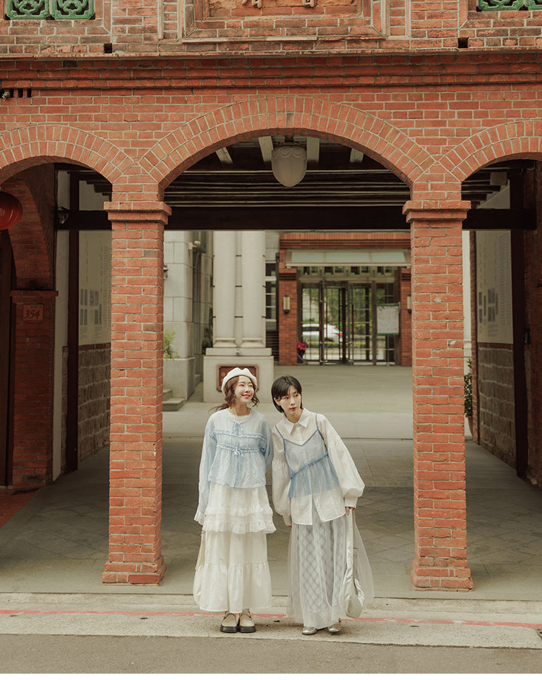 春1尚未收到---ギャザースリーブシアーシャツ 3色展開