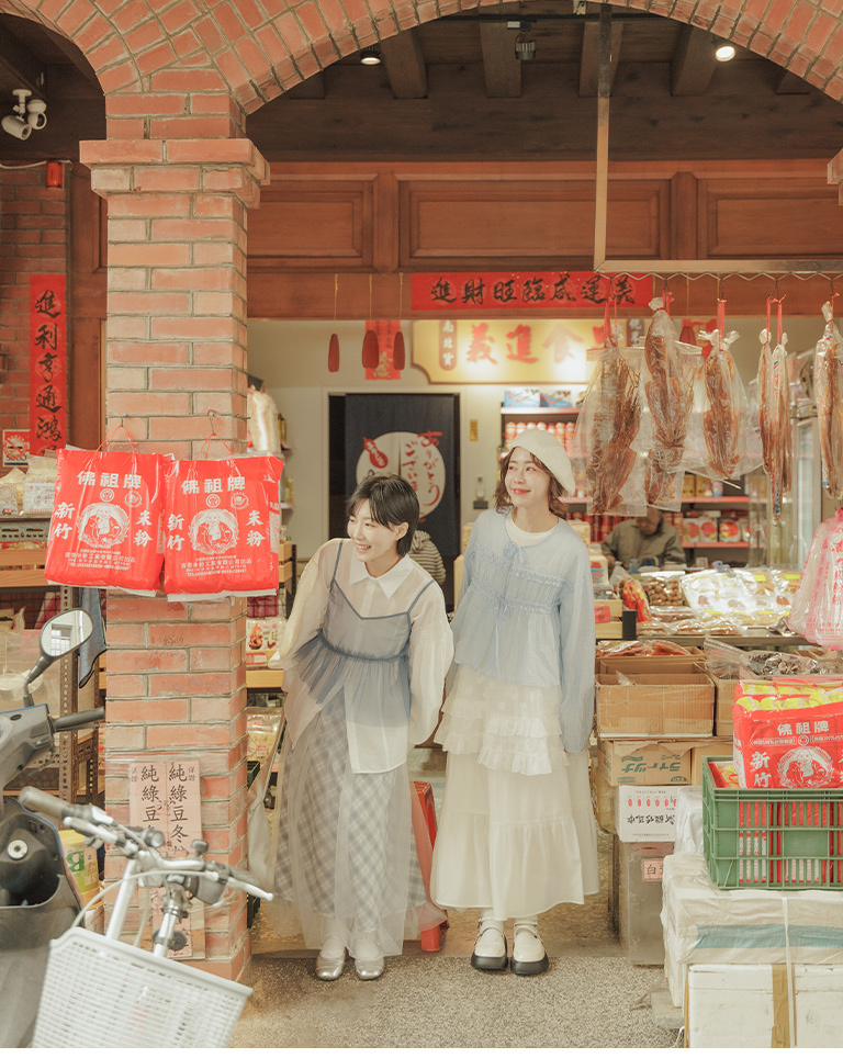 春1尚未收到---ギャザースリーブシアーシャツ 3色展開