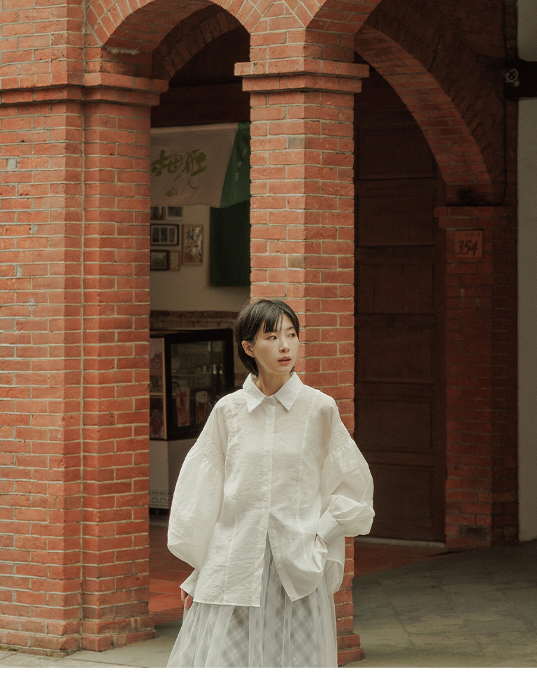 春1尚未收到---ギャザースリーブシアーシャツ 3色展開