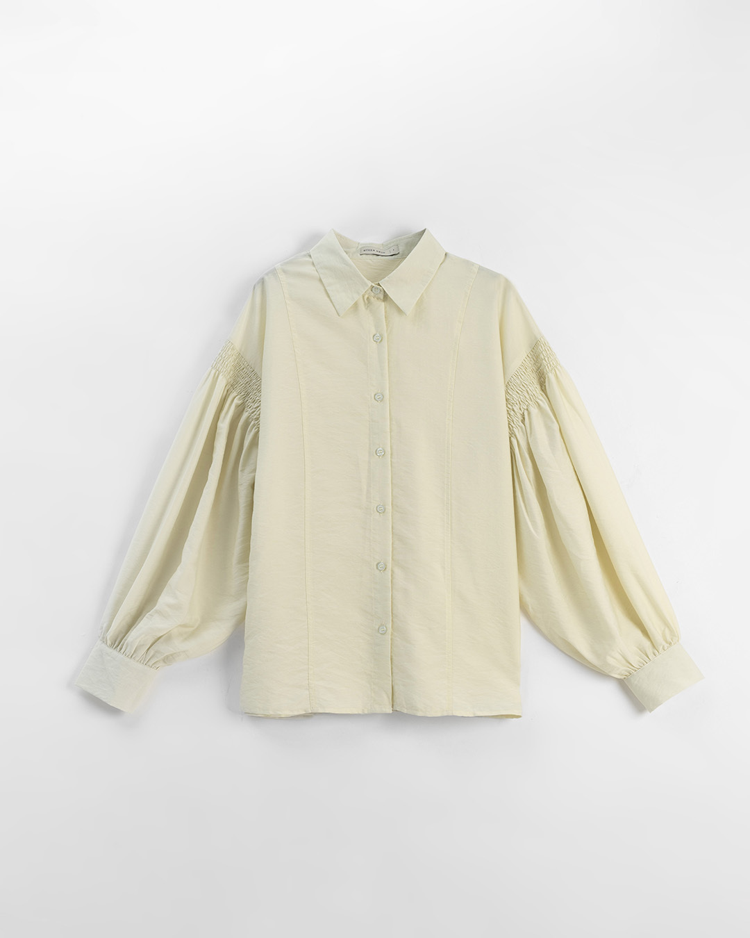 春1尚未收到---ギャザースリーブシアーシャツ 3色展開