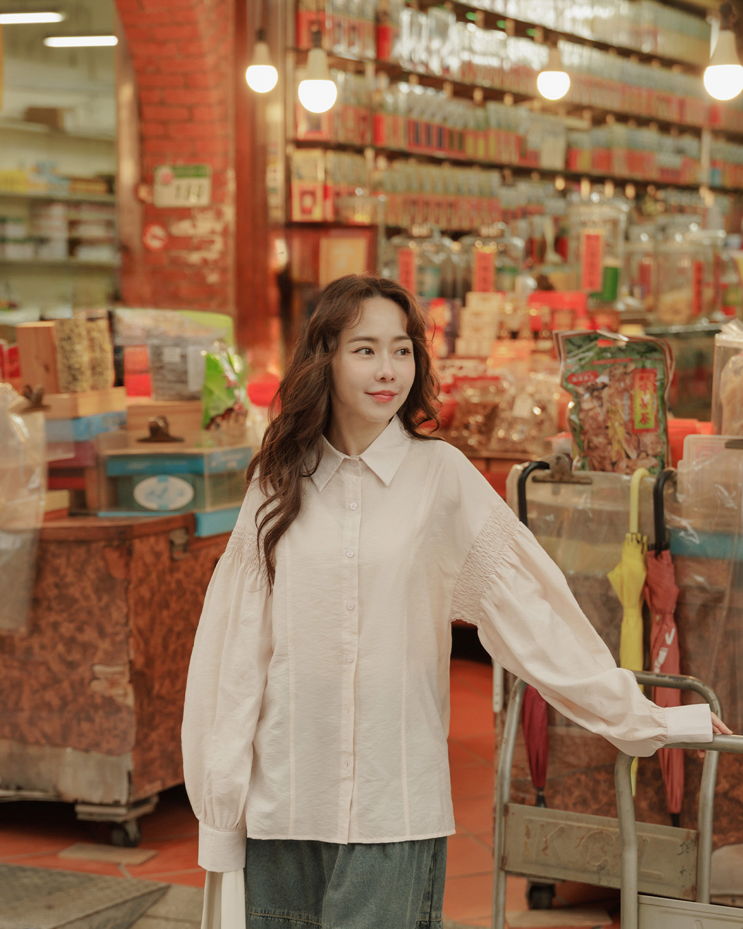 春1尚未收到---ギャザースリーブシアーシャツ 3色展開