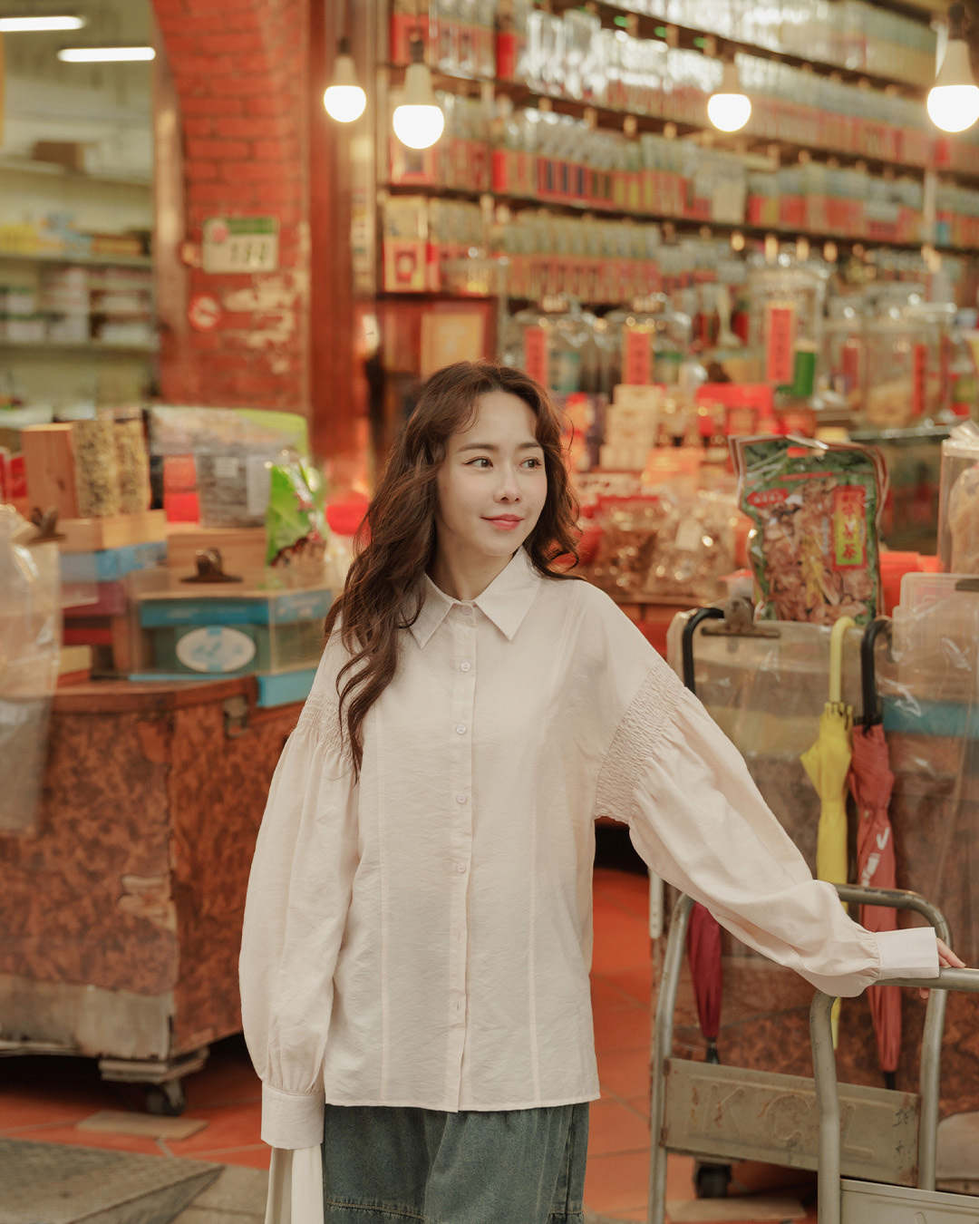 春1尚未收到---ギャザースリーブシアーシャツ 3色展開