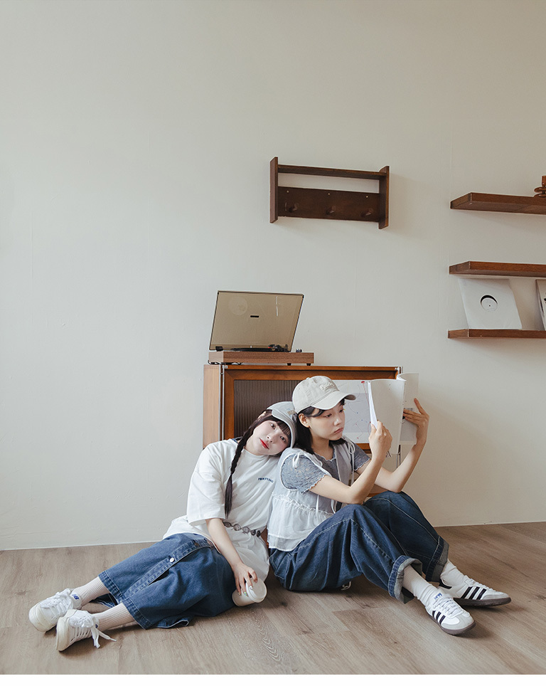 Vネックフロントボタンデニムワンピース