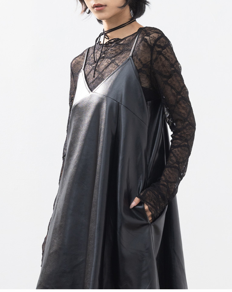 Vネックフェイクレザーミニワンピース 2色展開