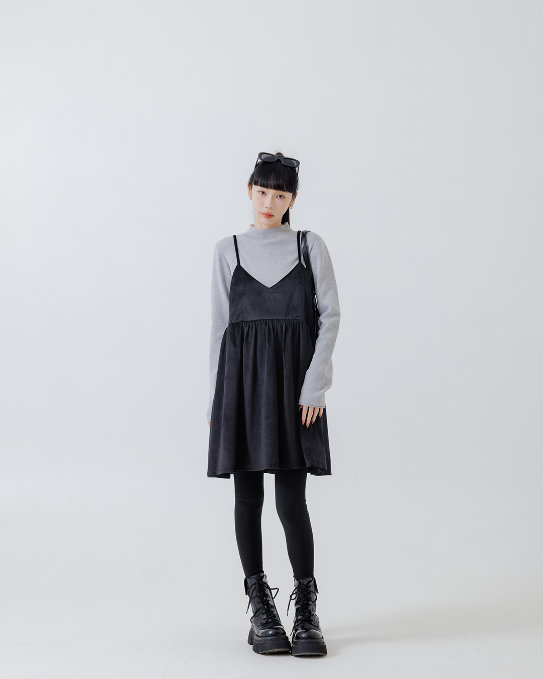 光沢ベルベットVネックキャミワンピース 2色展開