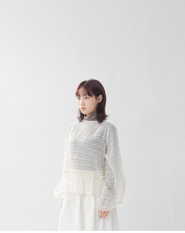 ドット柄フリルシアーブラウス　2色展開 (尚未收到)