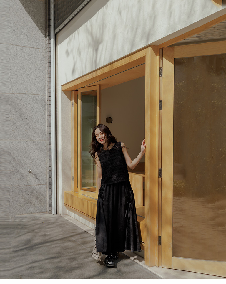 フリルタンクトップ 三色展開