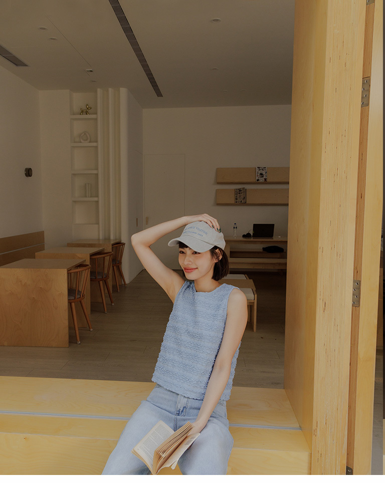 フリルタンクトップ 三色展開