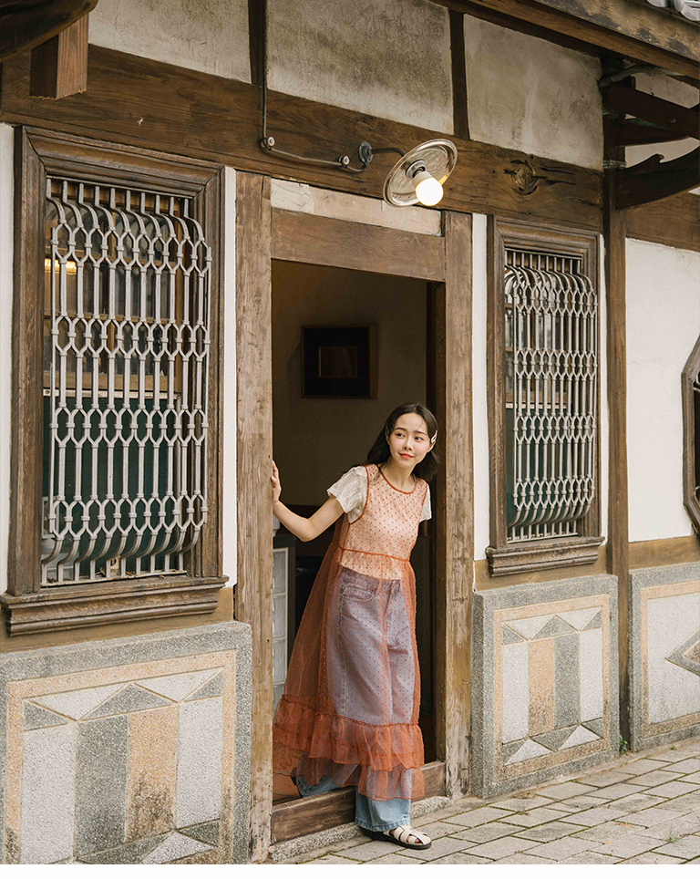 レースシアークロップドトップス 2色展開