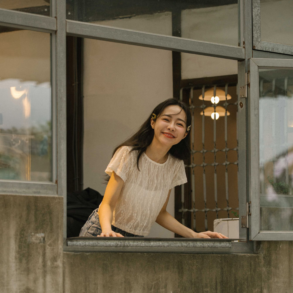 レースシアークロップドトップス 2色展開