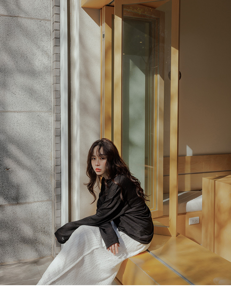 バックレースアップトップス 二色展開