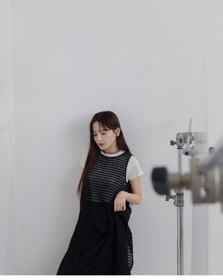 バックリボンカットアウトTシャツ 2色展開