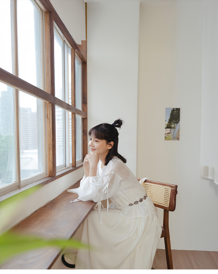 微光沢リボンスリーブシアーブラウス 2色展開