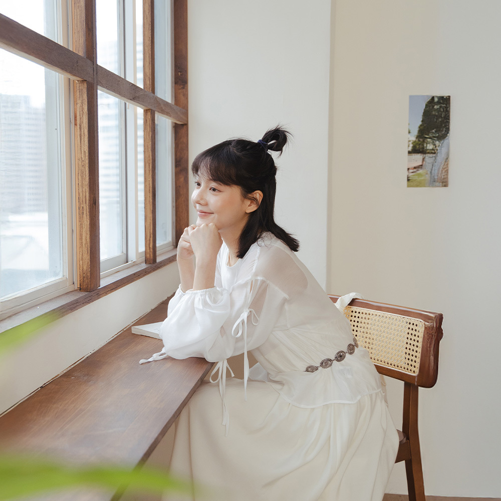 微光沢リボンスリーブシアーブラウス 2色展開