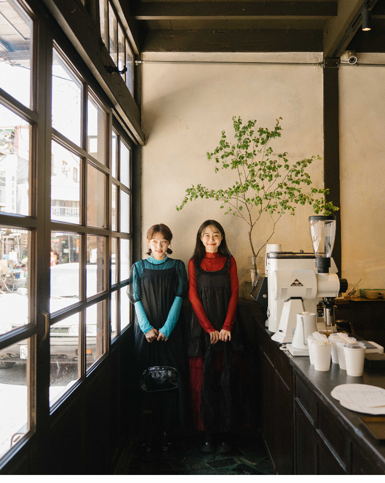 シャイニーシアーフリルジレ 3色展開