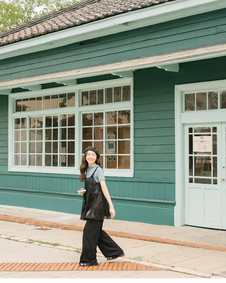 シャイニーシアーフリルジレ 3色展開