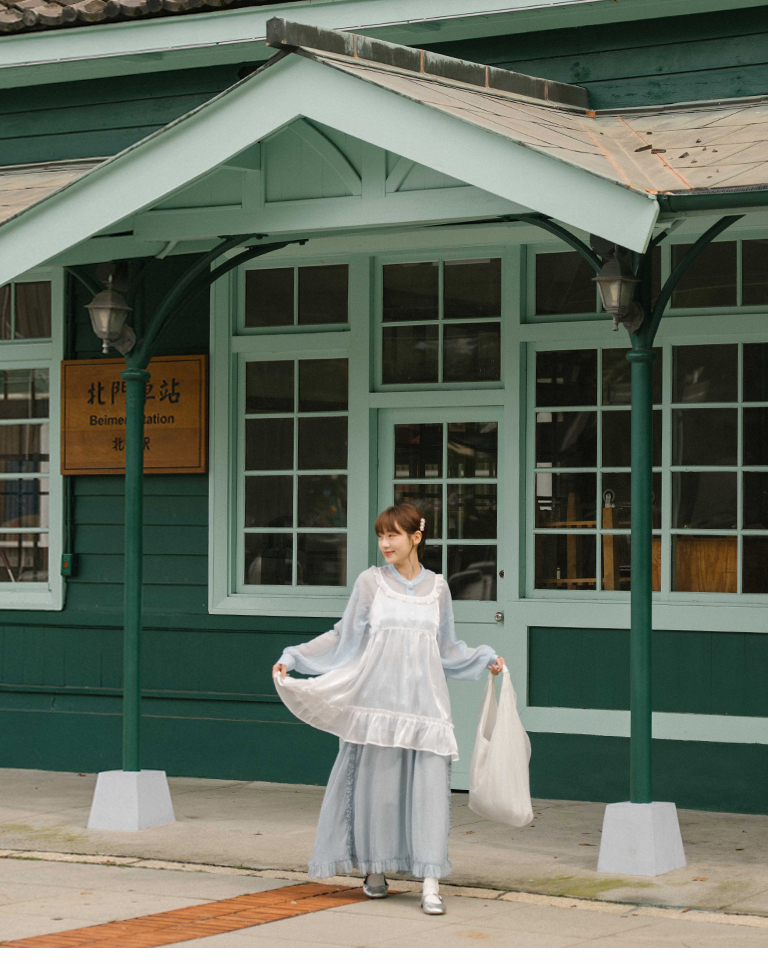 シャイニーシアーフリルジレ 3色展開