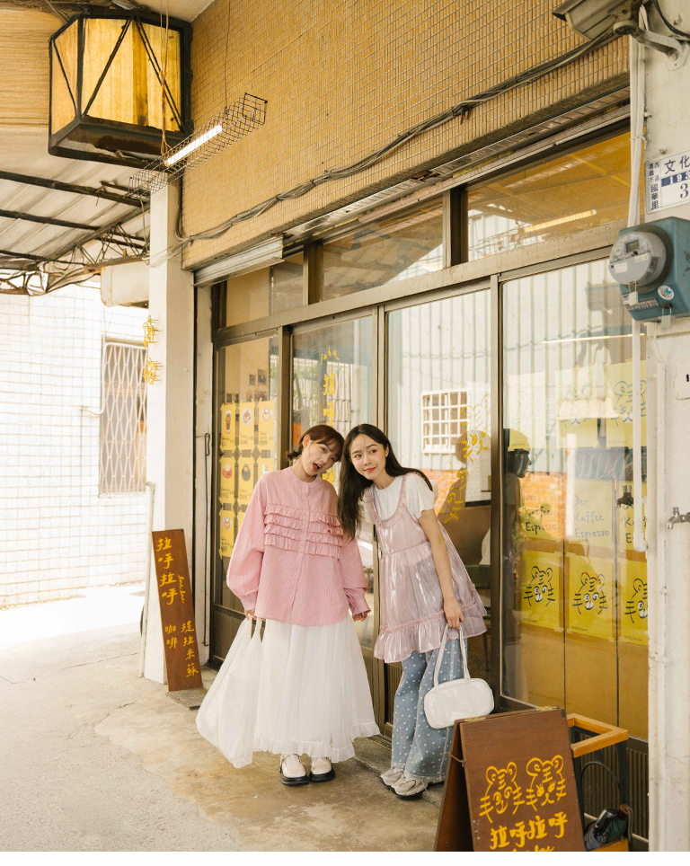 シャイニーシアーフリルジレ 3色展開