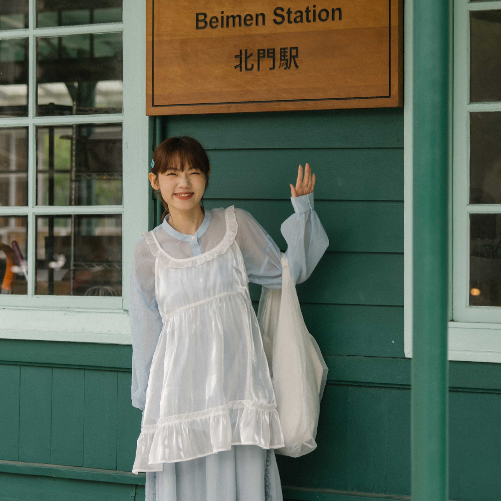 シャイニーシアーフリルジレ 3色展開