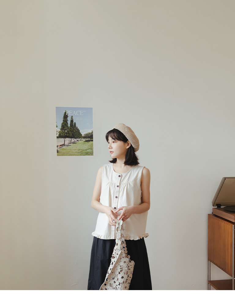 裾フリルボタンベスト