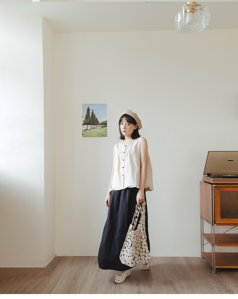 裾フリルボタンベスト