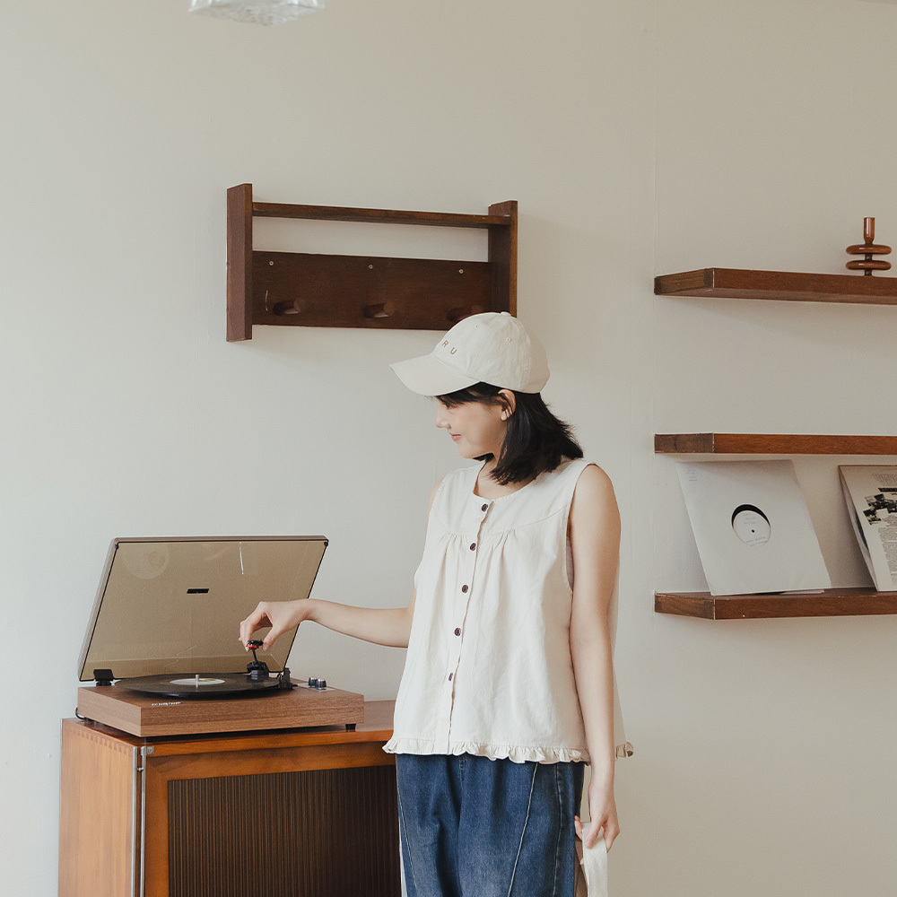 裾フリルボタンベスト