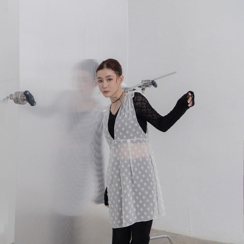 ドロストリボン花柄シアーノースリーブトップス 2色展開