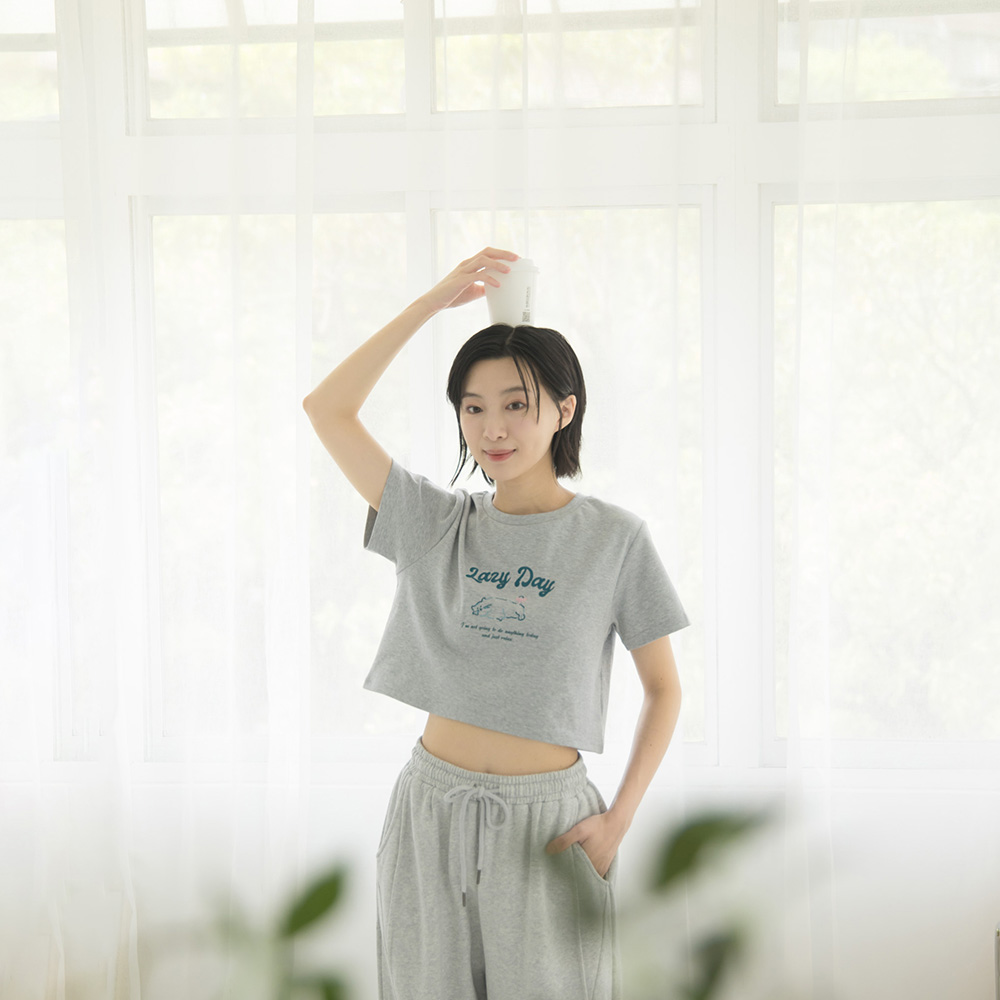 ネコ刺繍クロップドトップス 2色展開