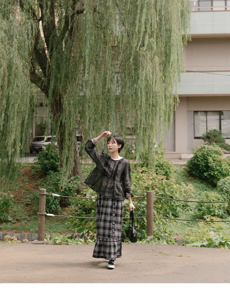 レースフリルシアーブラウス 2色展開