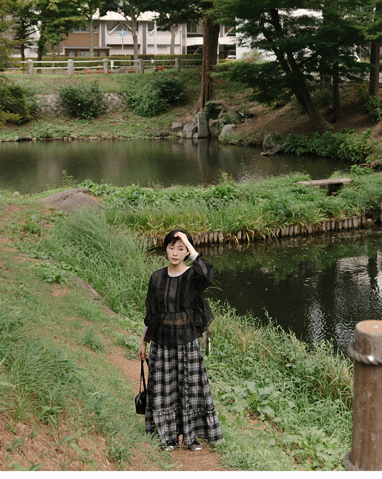 レースフリルシアーブラウス 2色展開