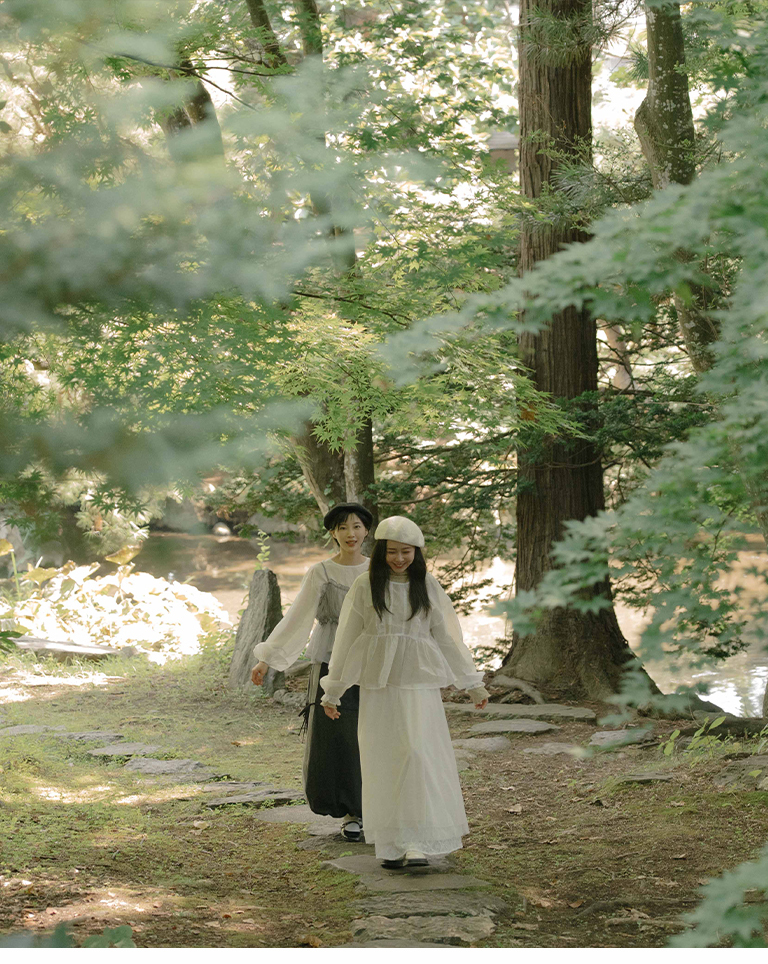 レースフリルシアーブラウス 2色展開