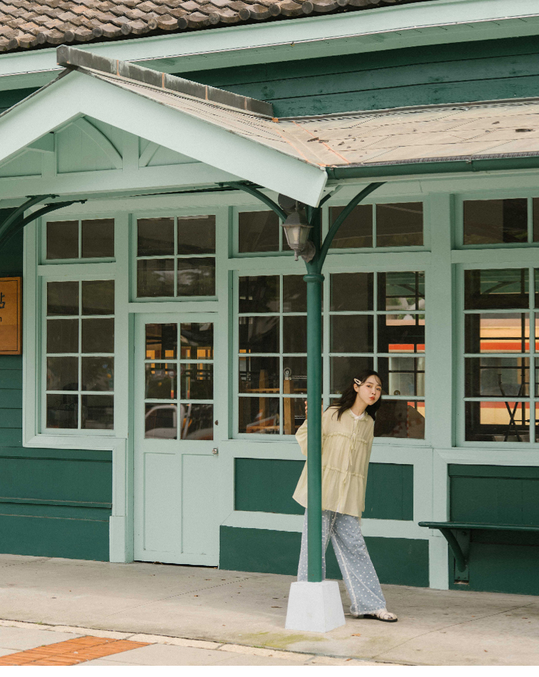 フリルシアーブラウス 2色展開