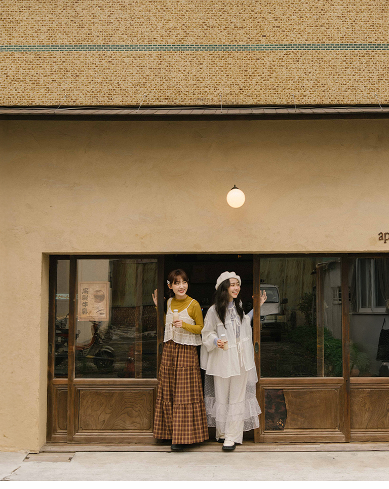 フリルシアーブラウス 2色展開