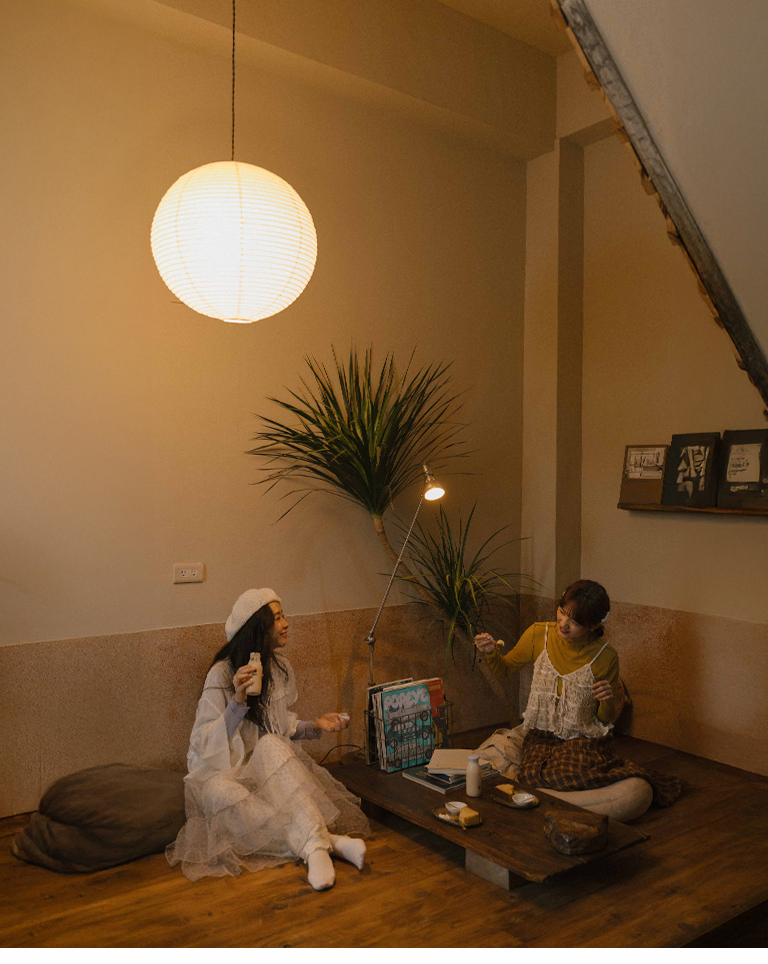 フリルシアーブラウス 2色展開