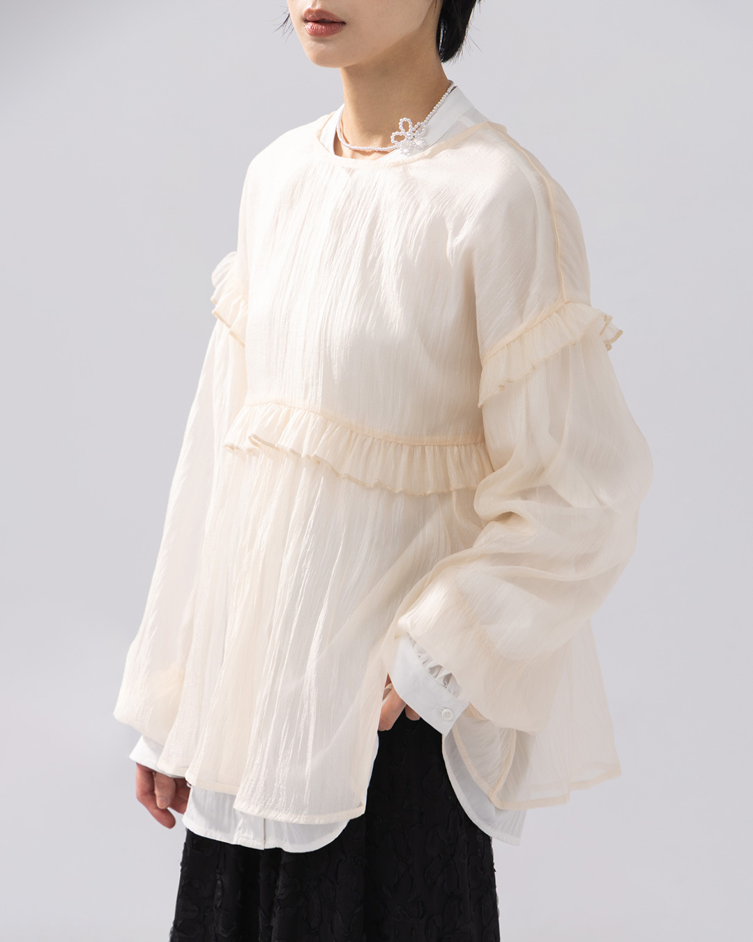 フリルシアーブラウス 2色展開