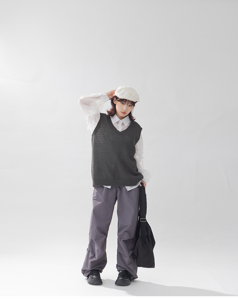 Vネックニットベスト　4色展開　