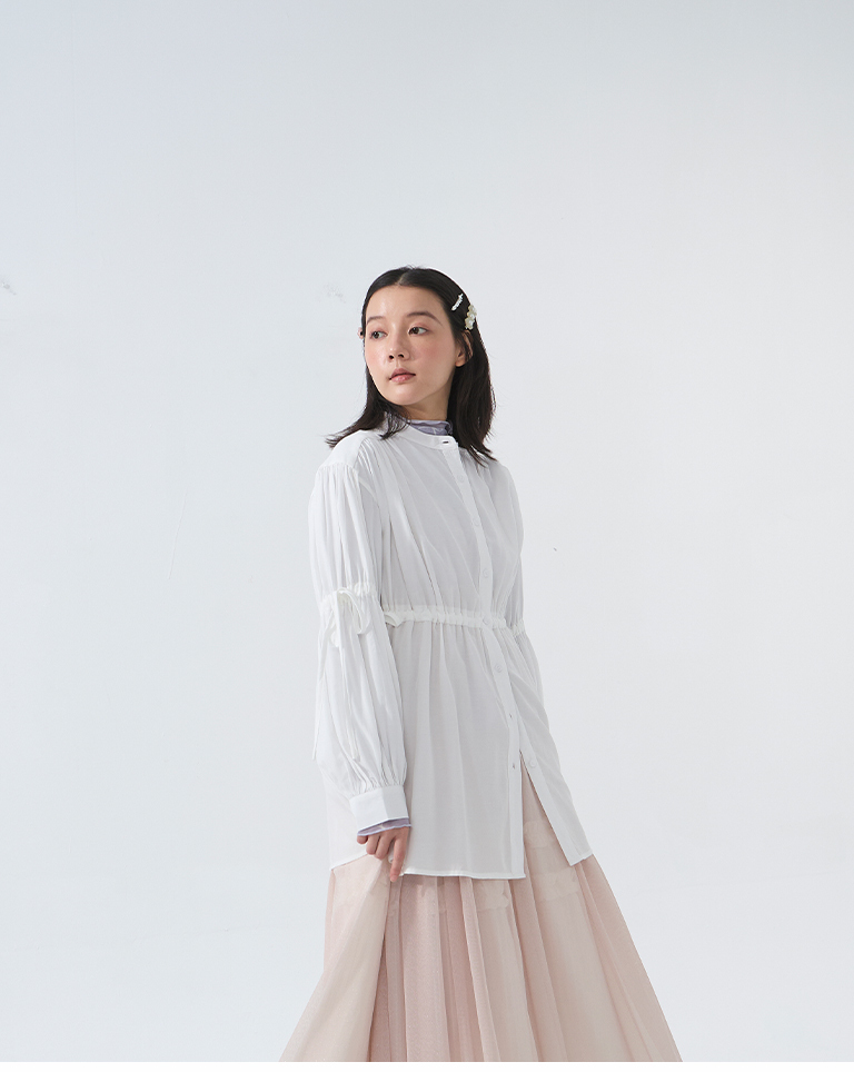 リボンディテールクルーネックシャツ2色展開