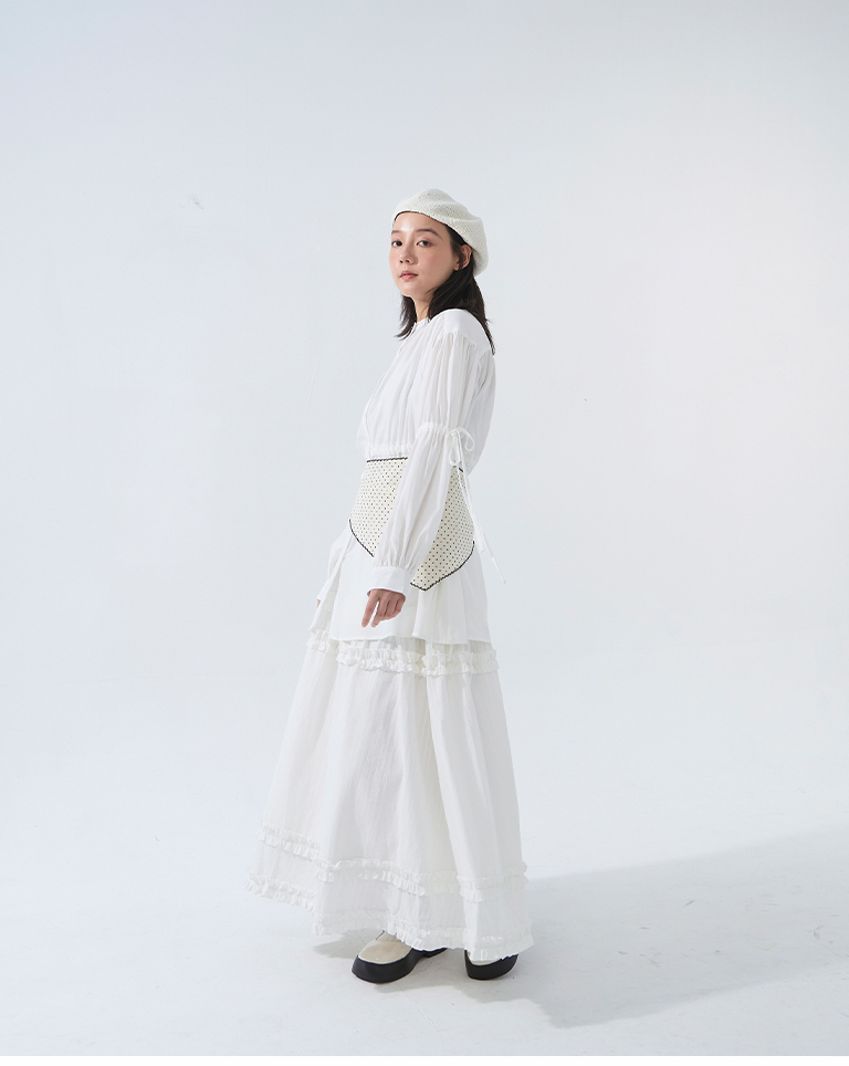 リボンディテールクルーネックシャツ2色展開