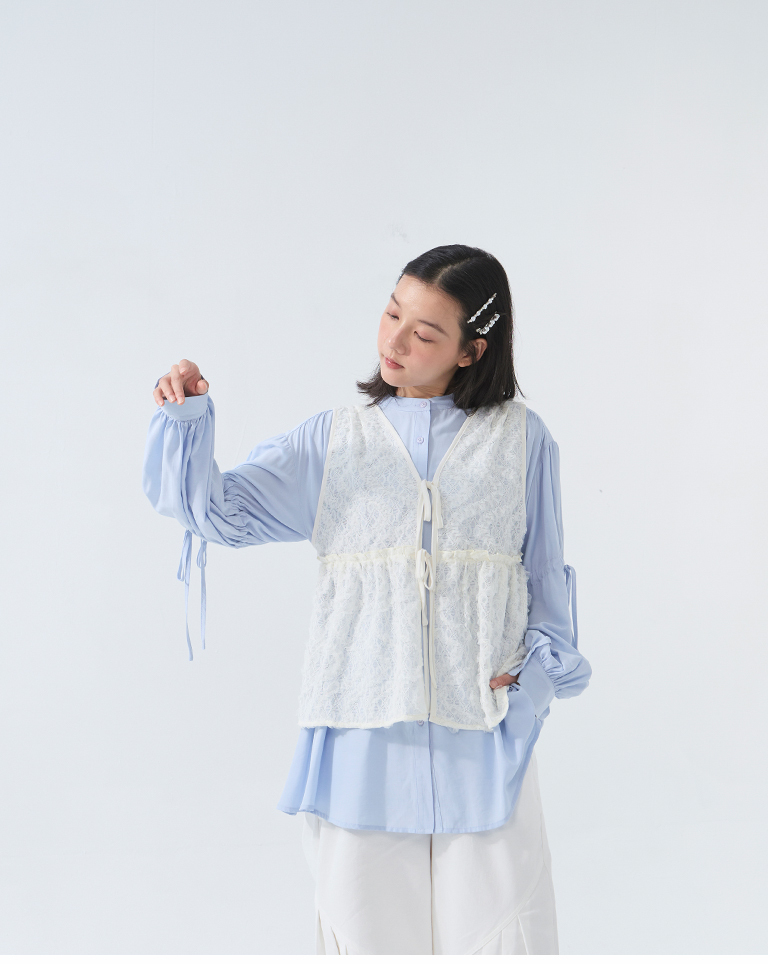 リボンディテールクルーネックシャツ2色展開