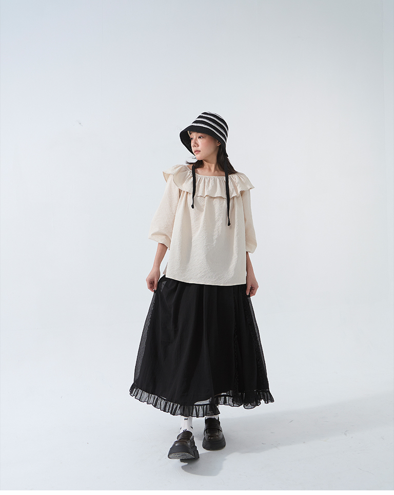 オフショルフリルトップス2色展開