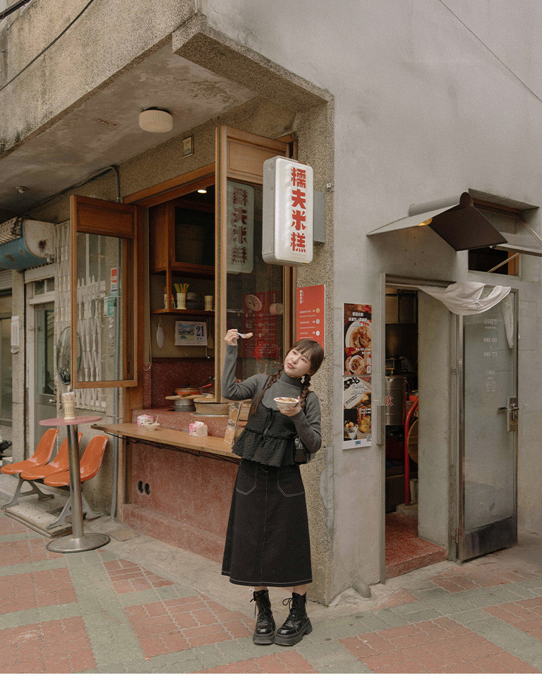 フラワー型押しフリルベスト　3色展開