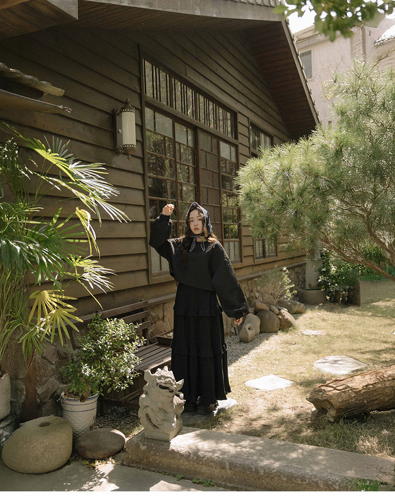 フラワー型押しショートスウェット 2色展開