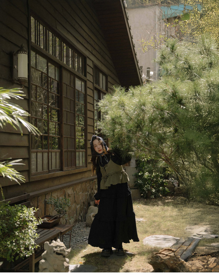 フラワー型押しショートスウェット 2色展開