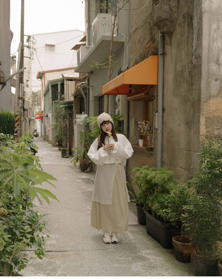 フラワー型押しショートスウェット 2色展開