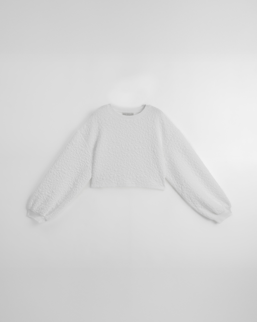 フラワー型押しショートスウェット 2色展開