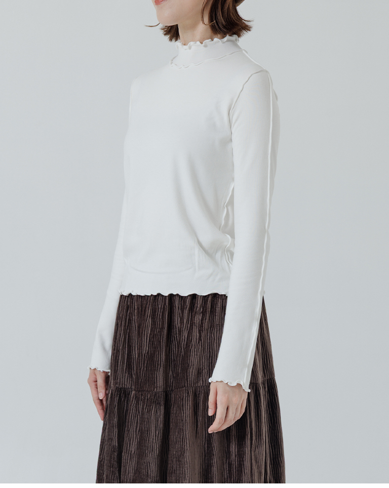 冬9未入荷---起毛フリルハイネックトップス ホワイト