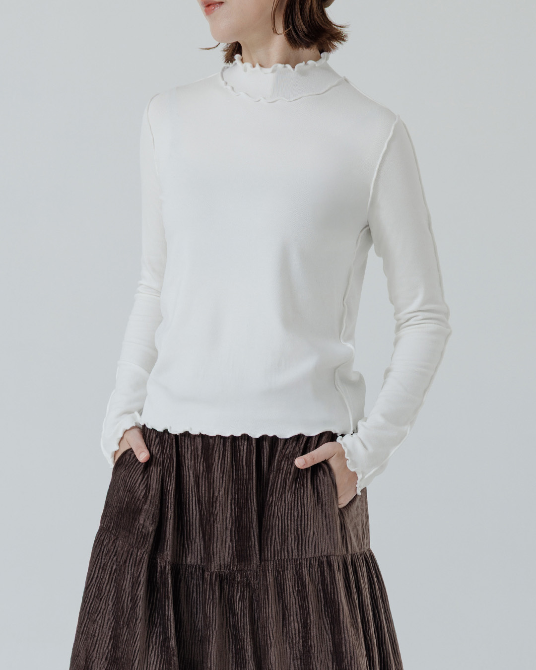 冬9未入荷---起毛フリルハイネックトップス ホワイト